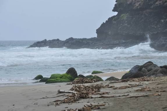 Hanakap'ai, a única praia no caminho para o Kalalao, na Na'Pali Coast, em Kauai, no Havaí